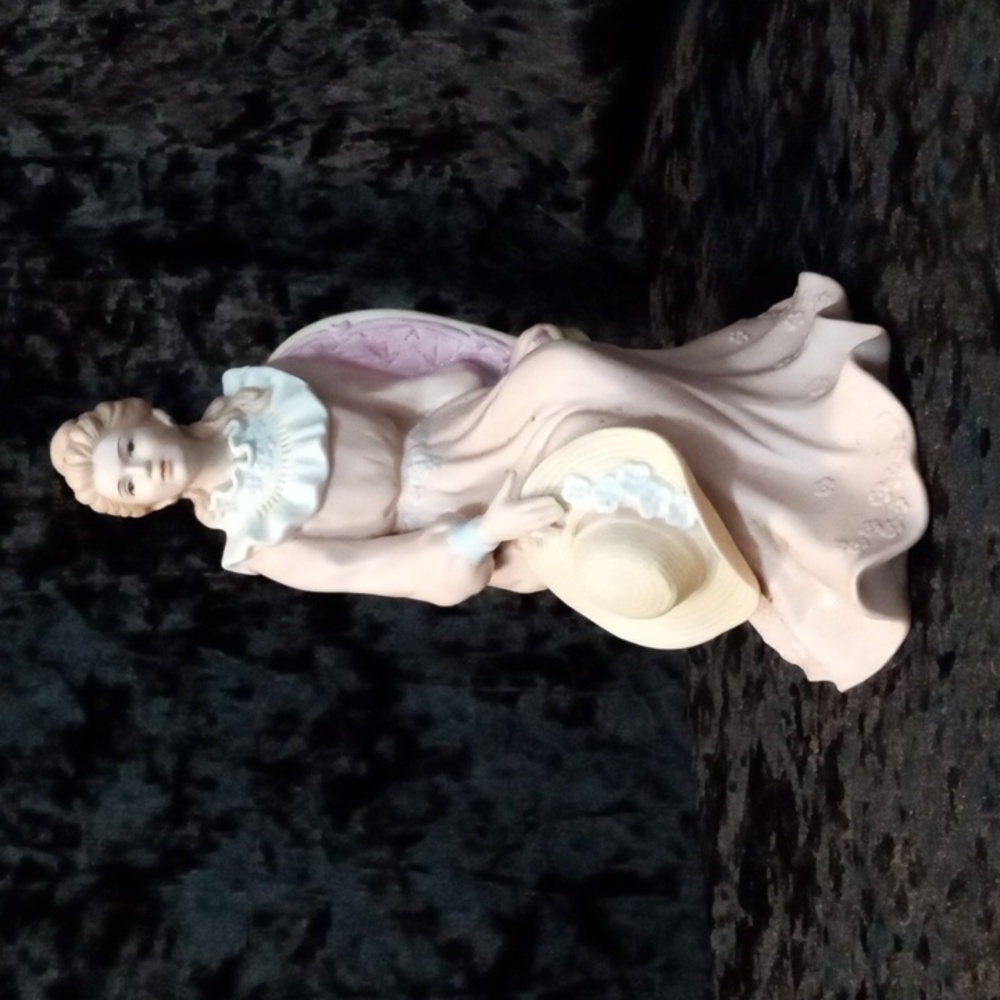 HOMCO Figurine Item #1439 Dream Lady